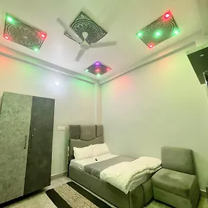 Prakash ! ! Fully-air-conditioned At Prime Location With Off Site Parking Availability, Near Kashi Vishwanath Temple, And Ganga Ghat, Newly Constructed And Luxurious - 3 4*, Varanasi India